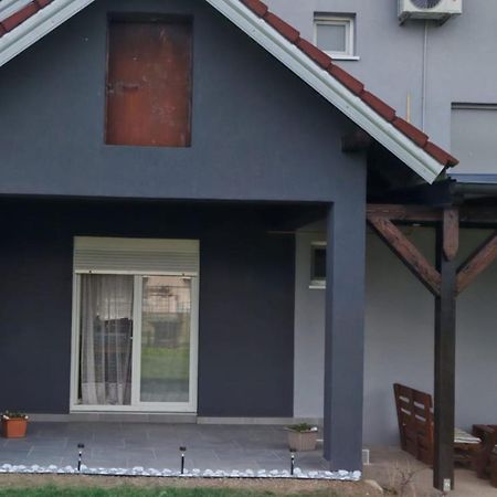 Apartmani Tea I Toni Gradiste 외부 사진